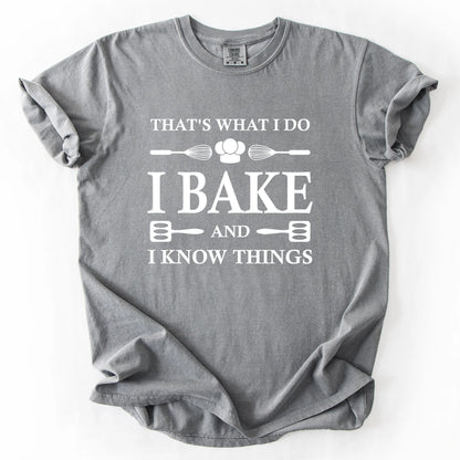 That's What I Do I Bake And I Know Things T-Shirt