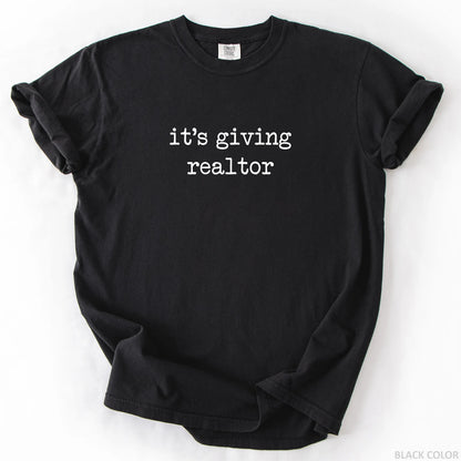 It's Giving Realtor T-Shirt