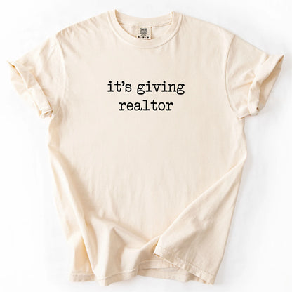 It's Giving Realtor T-Shirt